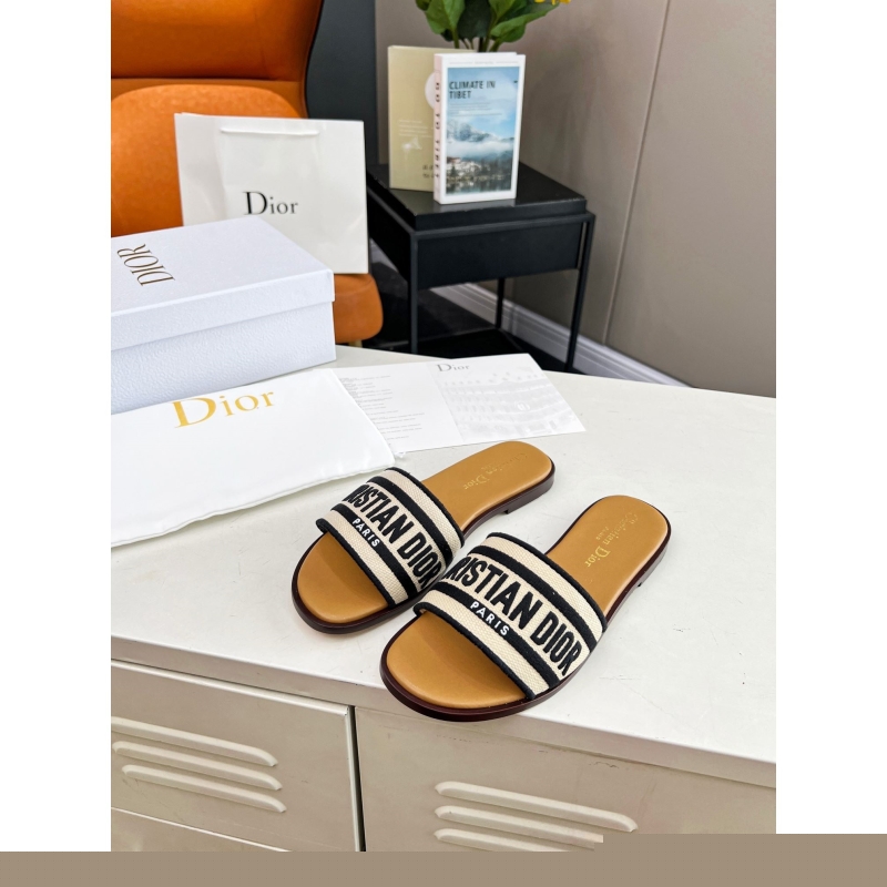 ch**an D*or slippers